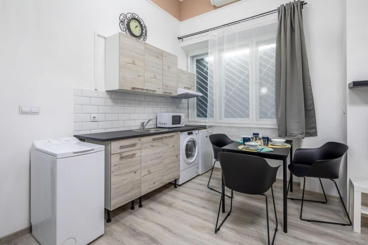 New And Convenient Apartmán *